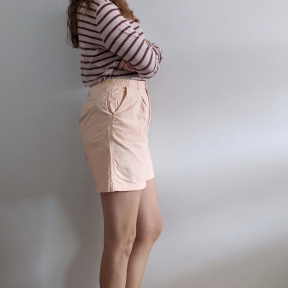 1980’s Peach High Waist Pleated Shorts - Picture 4 of 6